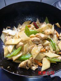 茭白小炒鸡的做法