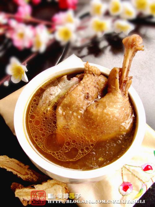 四物番鸭汤的做法