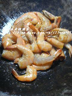 虾油炒白菜叶的做法