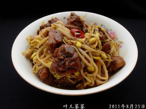 鸭腿炖豆芽的做法