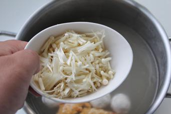 菌菇草头汤的做法