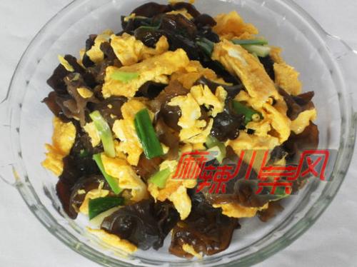 木耳炒土鸡蛋的做法