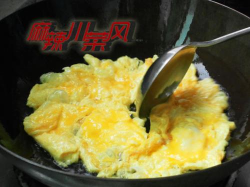 木耳炒土鸡蛋的做法