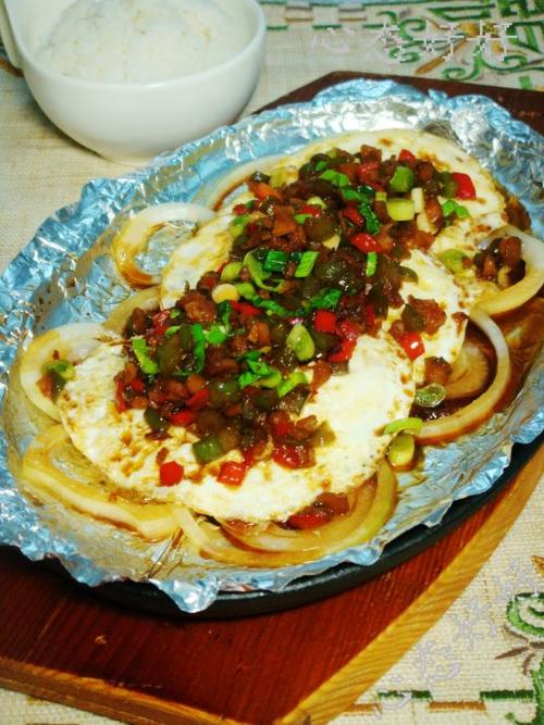 洋葱荷包蛋的做法