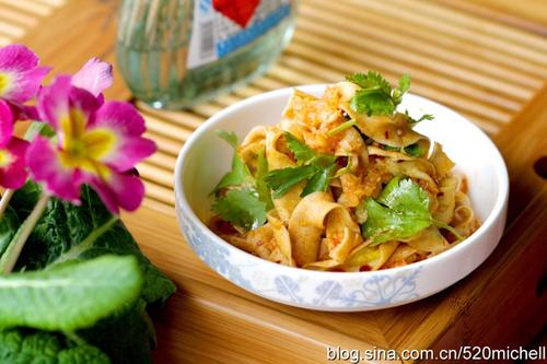 蒜蓉香菜拌鸭肠的做法