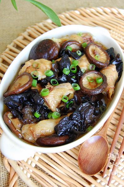 香菇黑木耳蒸鸡的做法
