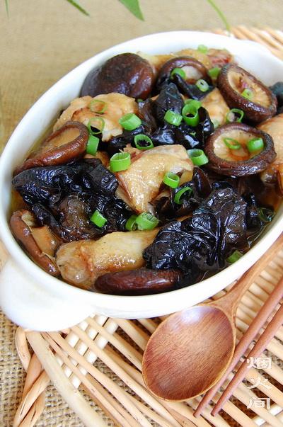 香菇黑木耳蒸鸡的做法