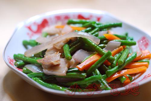 咸花腩炒豆角的做法