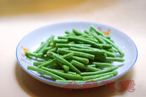 咸花腩炒豆角的做法