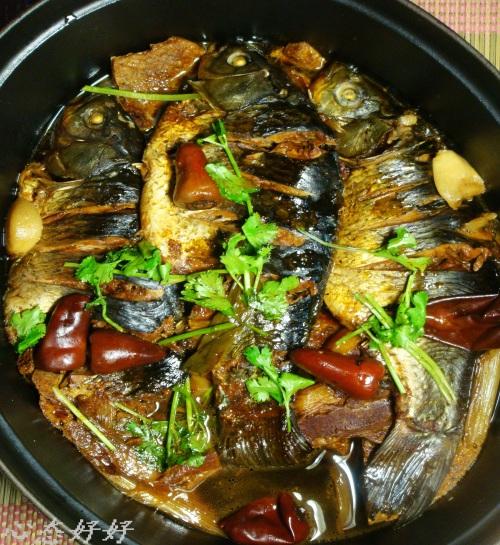 农家侉炖咸菜鲫鱼的做法