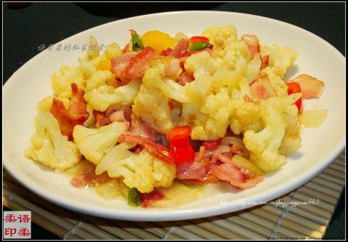 培根炒菜花的做法