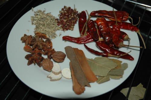 香卤鸭锁骨的做法