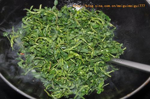 苜蓿炒肉丝的做法