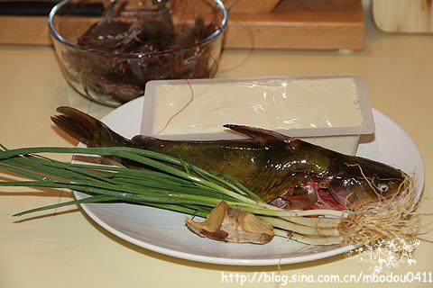 昂刺鱼鲜虾豆腐汤的做法