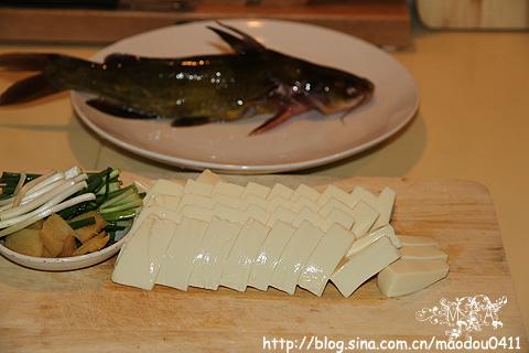 昂刺鱼鲜虾豆腐汤的做法