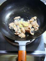 猪里脊炒葱头的做法