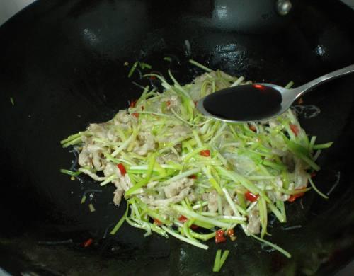 韭黄瘦肉炒粉丝的做法
