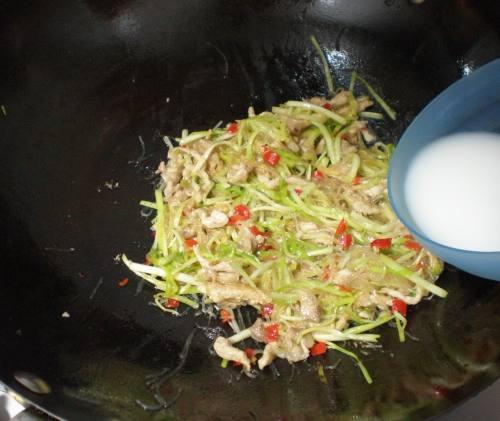 韭黄瘦肉炒粉丝的做法
