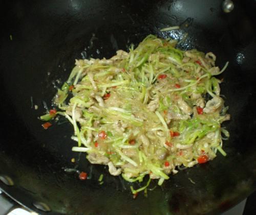 韭黄瘦肉炒粉丝的做法