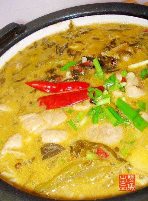 酸菜肥肠煲的做法