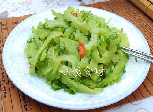 枸杞子葱油苦瓜的做法
