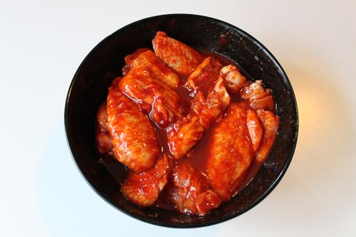 红酒奥尔良烤翅的做法