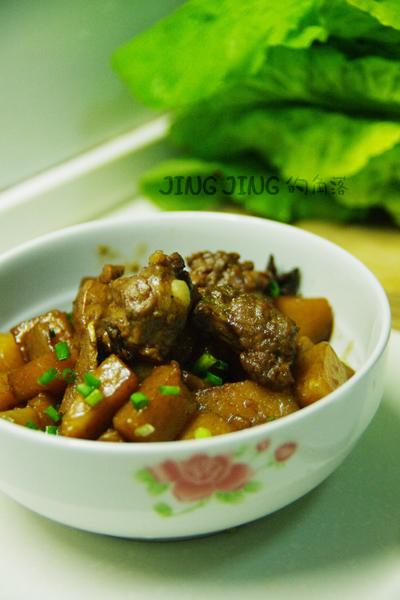 土豆烧排骨的做法