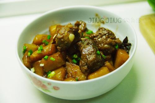 土豆烧排骨的做法