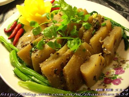 鱼肠煮柚子皮的做法