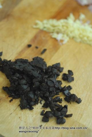 苦瓜生炒小排骨的做法