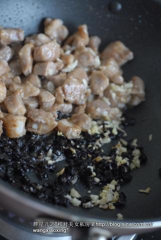 苦瓜生炒小排骨的做法