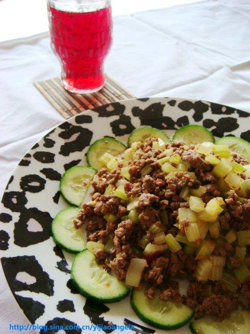 芹菜炒牛肉末的做法