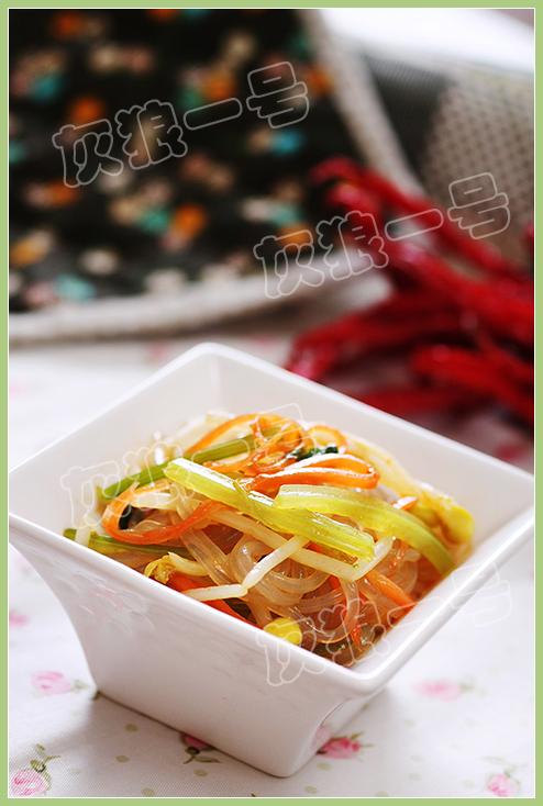 豆芽拌粉条的做法