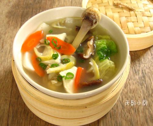 田园鸡骨汤的做法