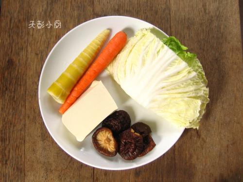 田园鸡骨汤的做法