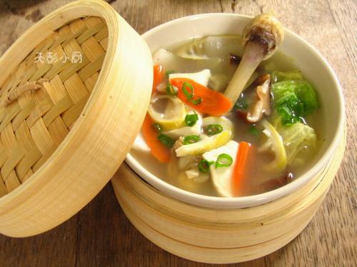 田园鸡骨汤的做法