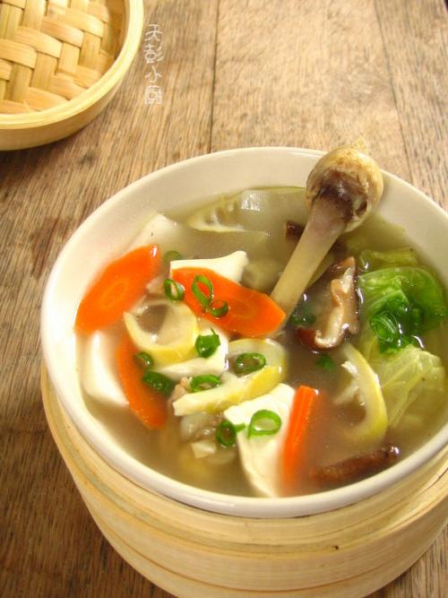 田园鸡骨汤的做法