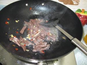 鸭血炒香芹的做法