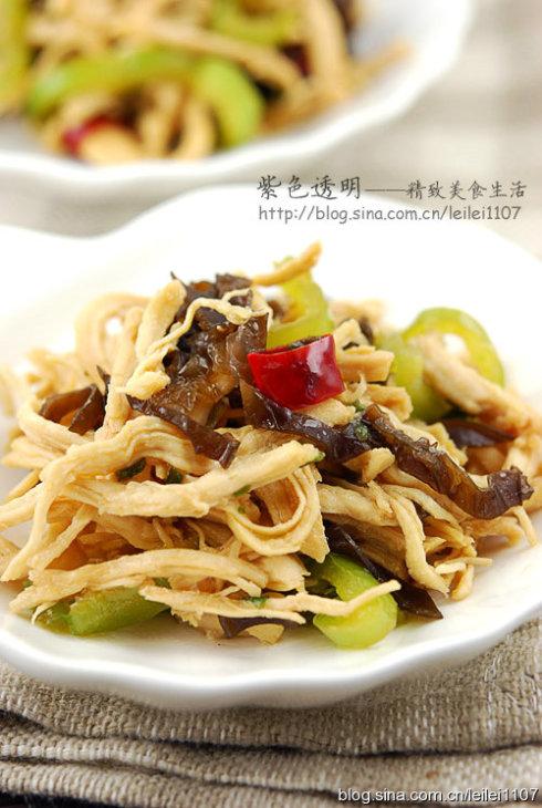 木耳双椒炒手撕鸡丝的做法