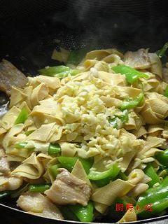 尖椒豆片的做法