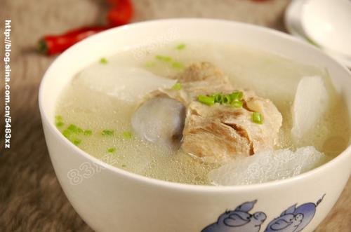 萝卜棒骨汤的做法