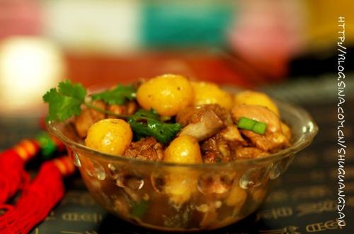 小土豆烧鸡块的做法