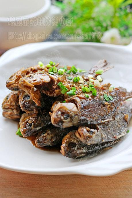 糖醋薰小鲫鱼的做法