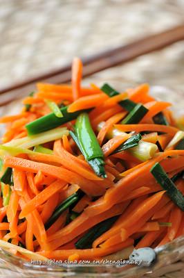 蒜香胡萝卜的做法