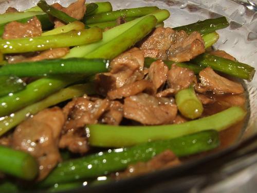 蒜苗五花肉的做法