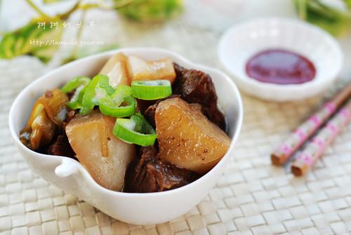 砂锅牛腩的做法