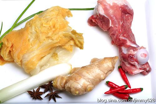 酸菜大骨头汤的做法