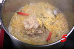 酸菜大骨头汤的做法