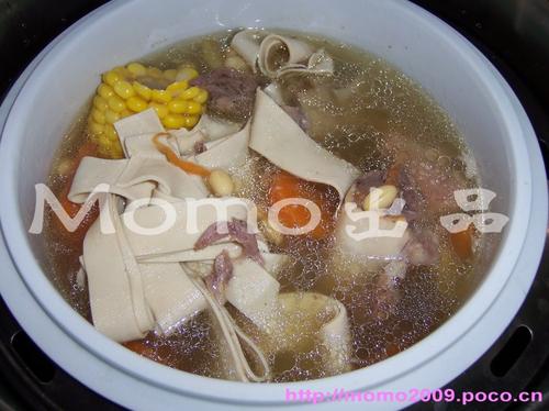 玉米红萝卜豆干炖筒骨的做法