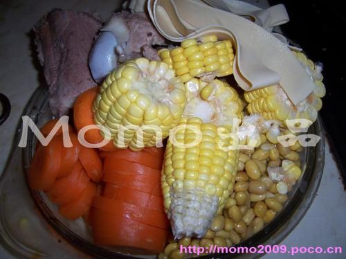 玉米红萝卜豆干炖筒骨的做法